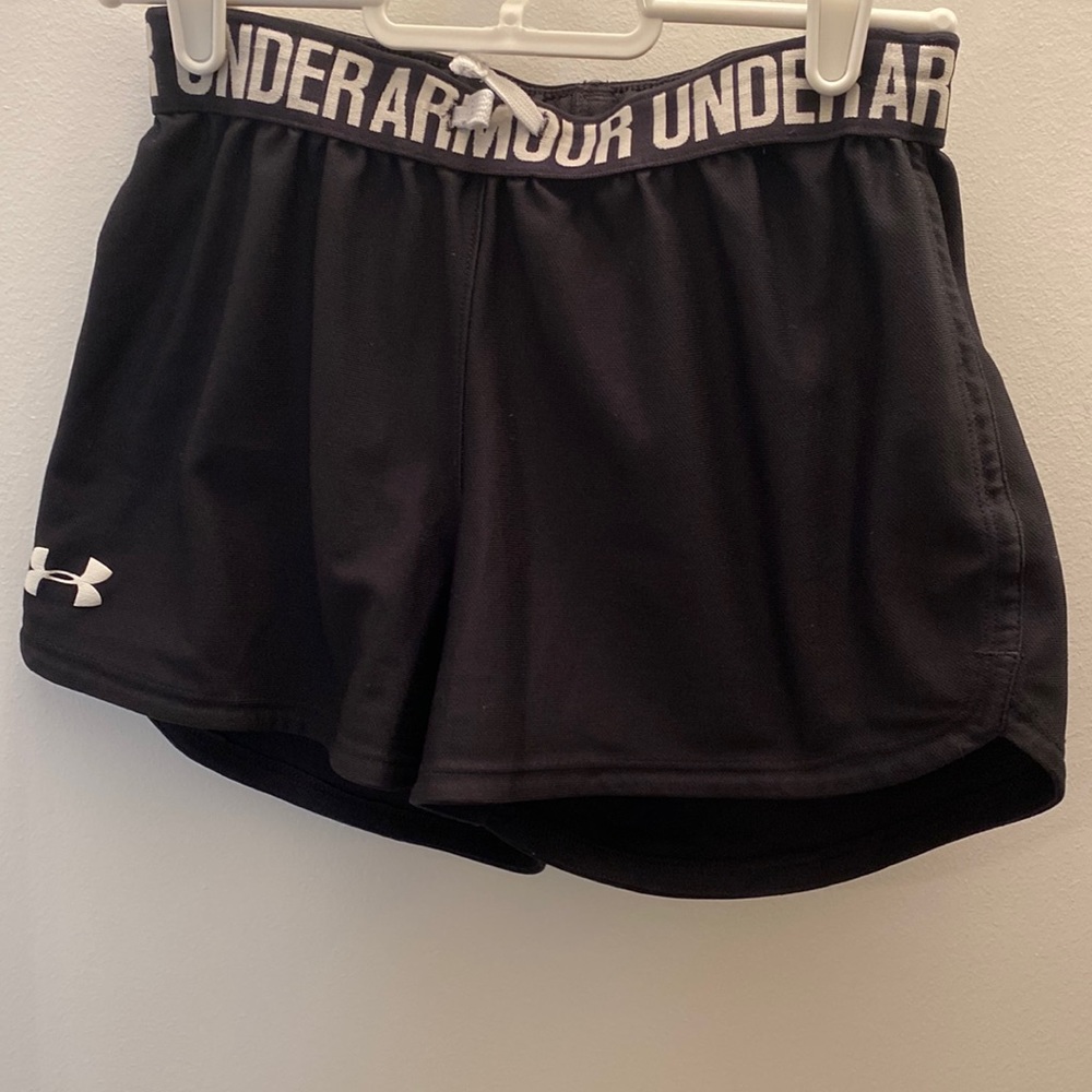 Youth medium Under Armour black shorts
